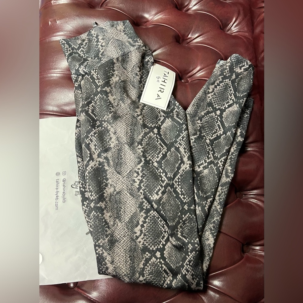 Tahari Snake Print Leggings - Black & Gray